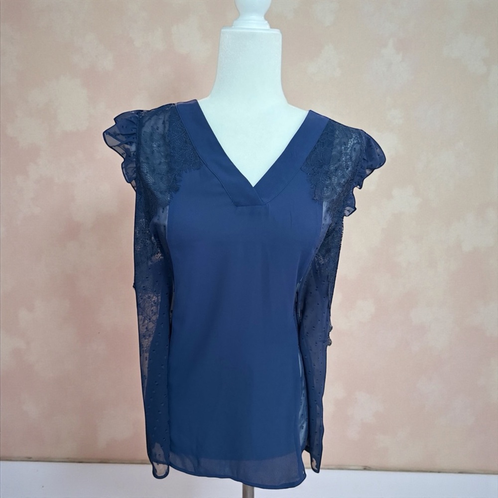 Last call! Maette 💙 navy lace blouse vneck size large work or date night